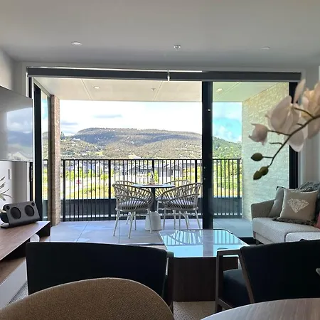 Majestic Mountain-View Retreat Apartment