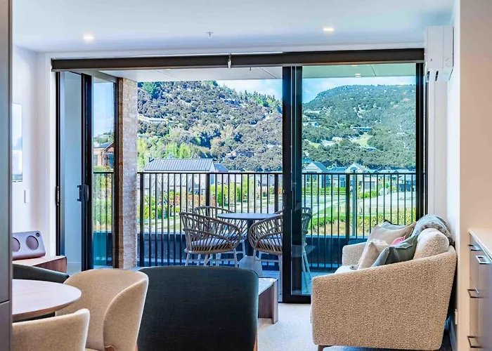 Majestic Mountain-view Retreat