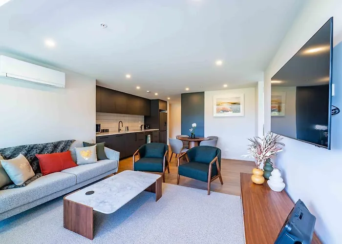 Majestic Mountain-view Retreat ワナカ